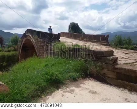 Bridge 桥   Ancient Town  古镇   Villager 