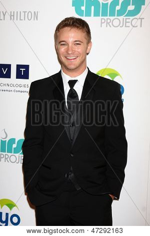 LOS ANGELES - JUN 25: Michael Welch ankommer til den fjerde årlige tørst Gala på Beverly Hilton Hot