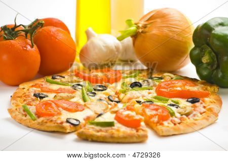 Pizza caseira com tomate fresco azeite cogumelos queijo