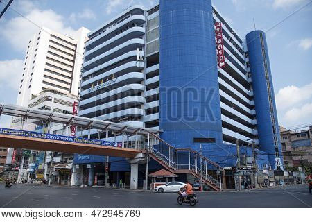 Bangkok, Thailand- 14 Feb, 2023: Ruam Thanu Thai Building In Chinatown, Bangkok. It  Is A Office For