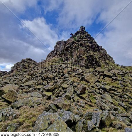 National Park Peak District In Uk, Near Ladybower Reservoir, Alport Castle 2022.
