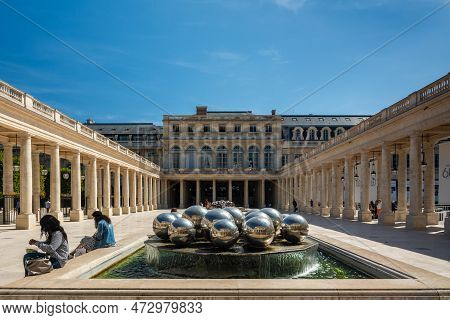 Paris, France - August 30, 2019 : Silver Balls, Known As Sphérades, In The Fountain Reflect The Roya