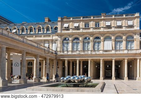 Paris, France - August 30, 2019 : Silver Balls, Known As Sphérades, In The Fountain Reflect The Roya