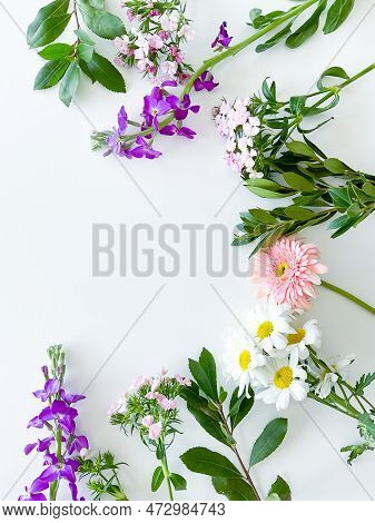 Dianthus, Gerbera, Chamomile, Laur. Floral A Frame