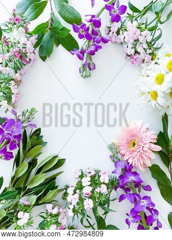 Dianthus, Gerbera, Chamomile, Laur. Floral A Frame