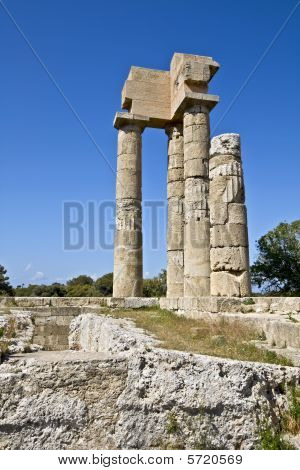 antike Überreste vom Tempel des Apollon in Rhodos Akropolis in Griechenland