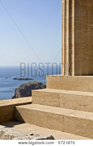 Starověké Apollónův chrám v Lindos, ostrov Rhodos, Řecko