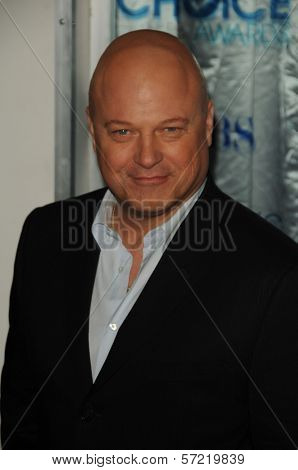 Michael Chiklis at the 2011 People's Choice Awards - Arrivals, Nokia Theatre, Los Angeles, CA. 01-05-11
