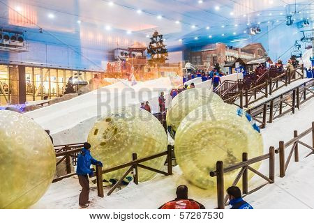 Ski Dubai Is An Indoor Ski Resort With 22,500 Square Meters Of Ski Area