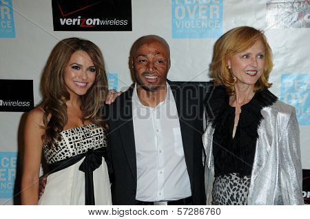 Chrishell Stause and JR Martinez and Jill Larson at the 