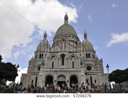 PARIS,FRANCE-AUGUST19-Sacre Coeur Basilica in Paris