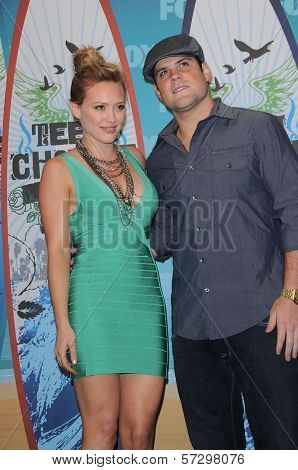 Hilary Duff and Mike Comrie at the 2010 Teen Choice Awards - Press Room, Gibson Amphitheater, Universal City, CA. 08-08-10