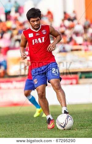 Kroekrit Thaweekarn Of Singhtarua Fc. In Action During A Training