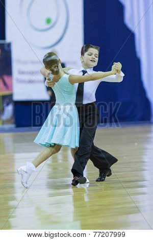 Minsk-belarus, October 4,2014: Unidentified Dance Couple Performs Juvenile-1 Standard European Progr