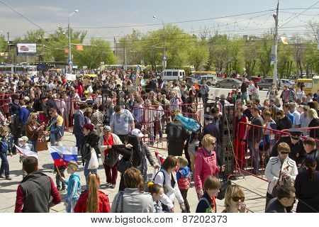 Police cordon from the metal detectors at Mamaev Kurgan
