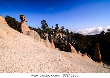 Rock Formations Paisaje Lunar
