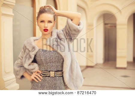 fashion woman with red lips walking in the city