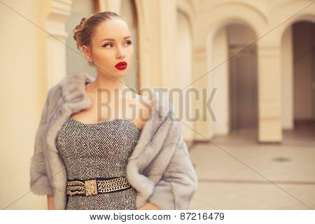fashion woman with red lips walking in the city