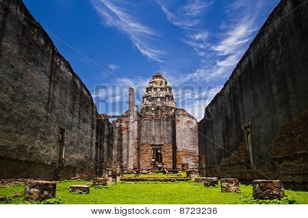 Wat Phasrirattanamahathat ในลพบุรีประเทศไทย