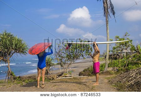 Surfers couple