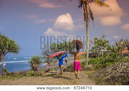 Surfers couple