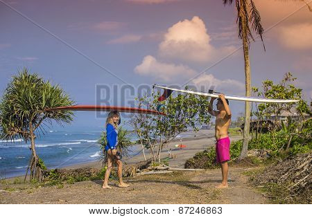 Surfers couple