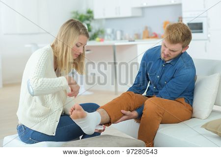 Helping boyfriend with damaged ankle