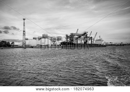 Maritime transportation industry. Mineral transshipment at port.