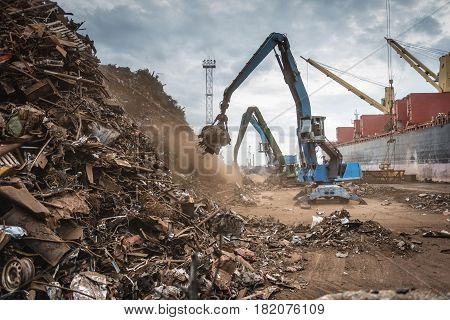 Maritime transportation industry. Scrap metal transshipment port.