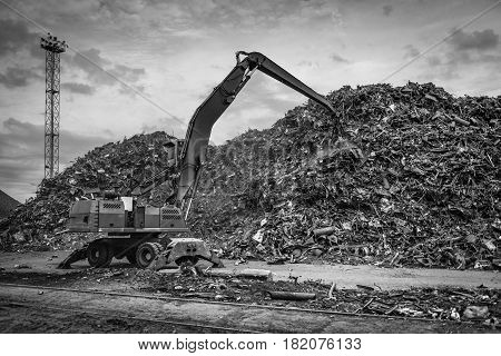 Maritime transportation industry. Scrap metal transshipment port.