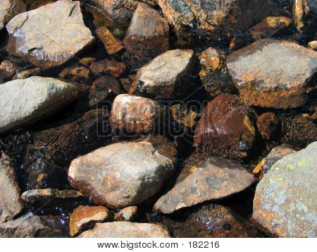 Pierres dans l'eau