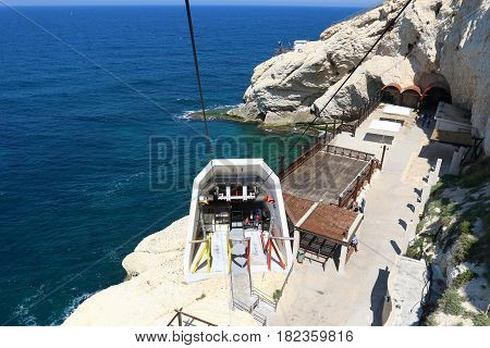 Descent by ropeway to the grottoes in Rosh Ha Nikra in the north of Israel