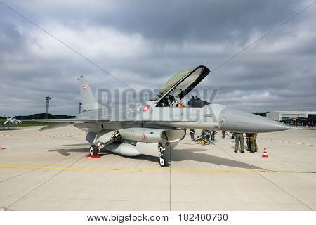 F16 Fighter Jet Aircraft