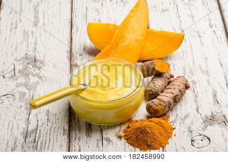 yogurt with mango and tumeric