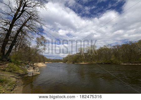 The regional center of Novomoskovsk district. The city is situated mainly on the right bank of the Samara River, a left tributary of the Dnieper River, 27 km from the city Dnieper. The population of just over 70 thousand. People.