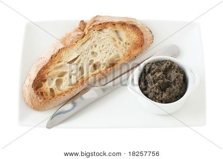 Tapenade mit Brot