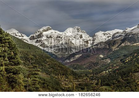 Sierra de Vernera desde el Circo de Aisa. Vernera, Ruaba de Vernera y Puntal del Bozo