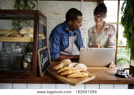 Couple partnership the bakehouse with e-business online