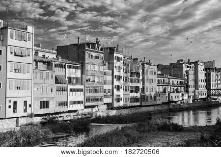Girona (Gerona Catalunya Spain): ol houses along the Onyant river. Black and white