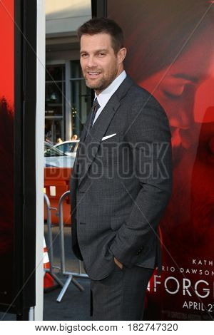 LOS ANGELES - APR 18:  Geoff Stults at the 
