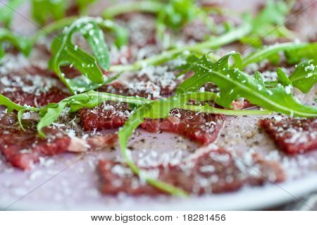 Carpaccio med Sallad og parmesanost