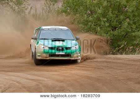 ROSTOV Rusko - září 05: Alexey Zotov jednotky během Rostov Velikiy ruské auto Subaru Impreza