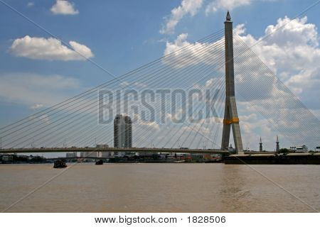 Ponte sul fiume