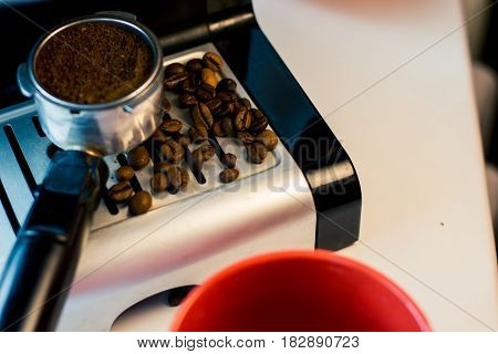 Make fresh coffee in a coffee machine