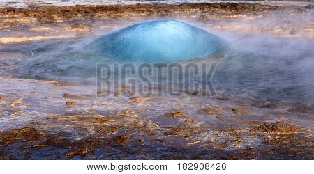 Geysir eruption, Strokkur vapor eplosion on volcanis Iceland