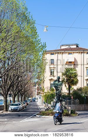 Embankment Lungadige Sammicheli In Verona City