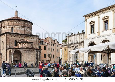 Tourists In Outdoor Cafe On Piazza Duomo In Padua