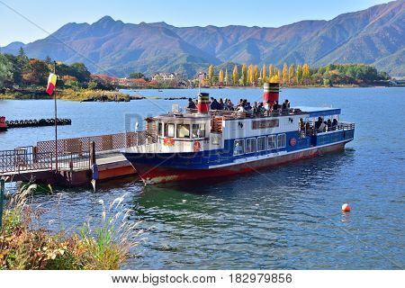 Ensoleille At Lake Kawaguchi