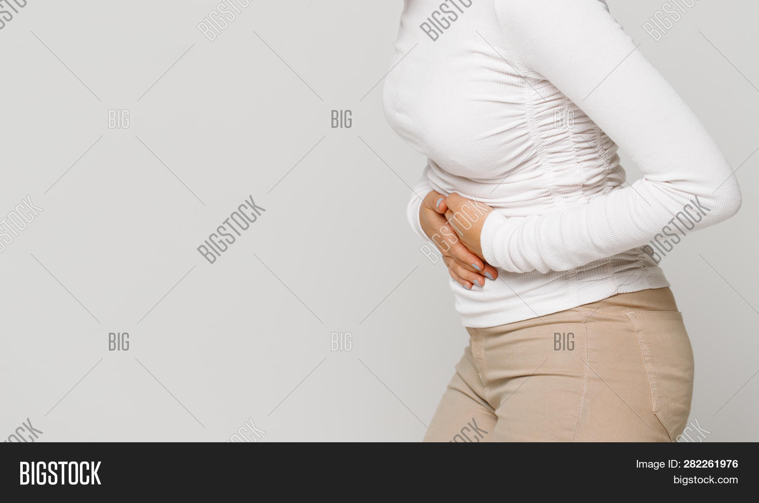 Животик болит. Боли в животе. У мужчины болит живот. Боли в животе при паразитах. Боли в животе.