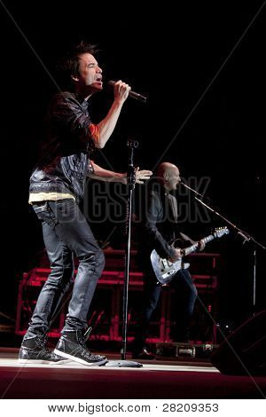 CLARK, NJ - 11. září: Zpěvák Patrick Monahan a kytarista Jimmy Stafford zákazu